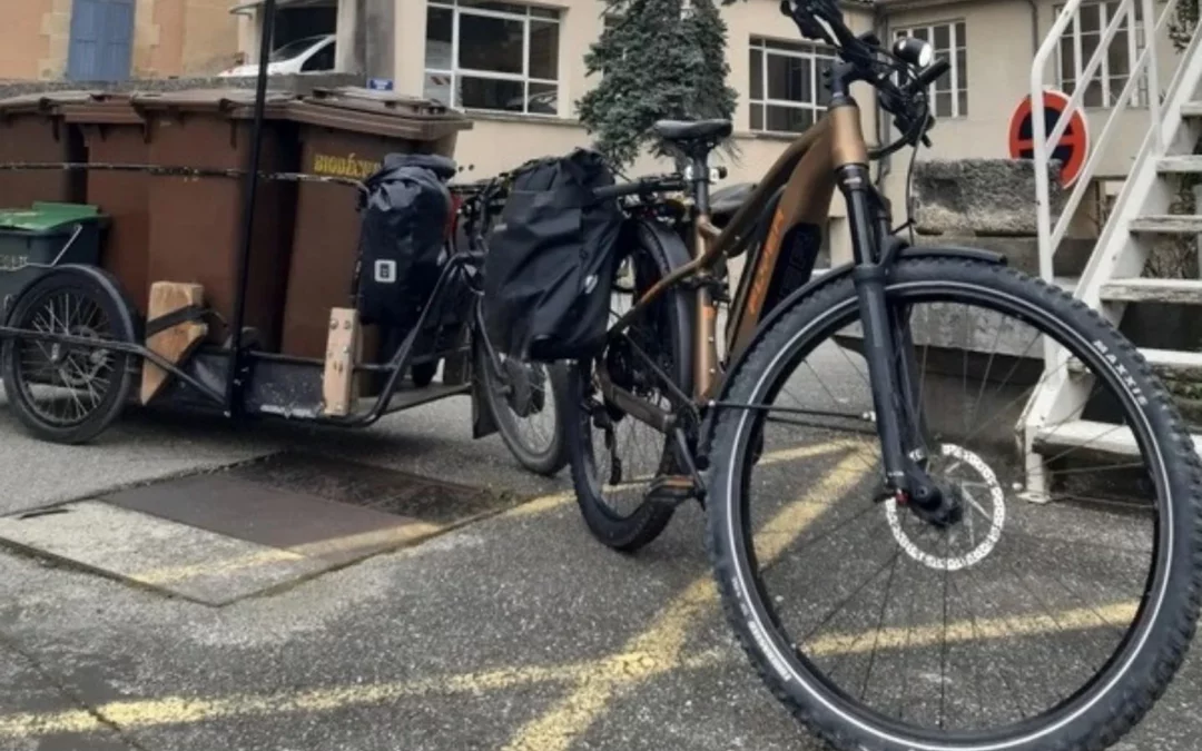 Vélo électrique et remorque adaptée